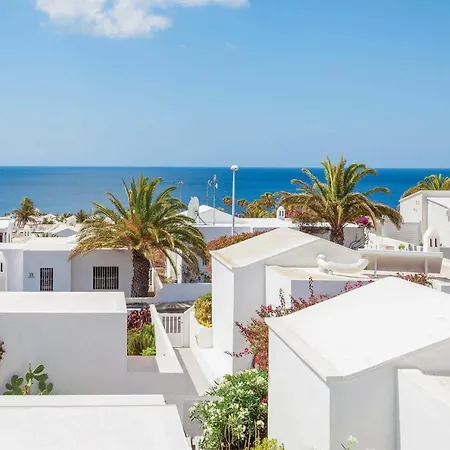 Puerto Del Carmen Sleeps 4 Air Con Wifi Villa